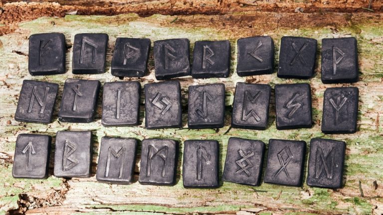 runes-oracle-des-runes-la-parole-odin