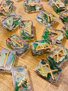 runes en résine